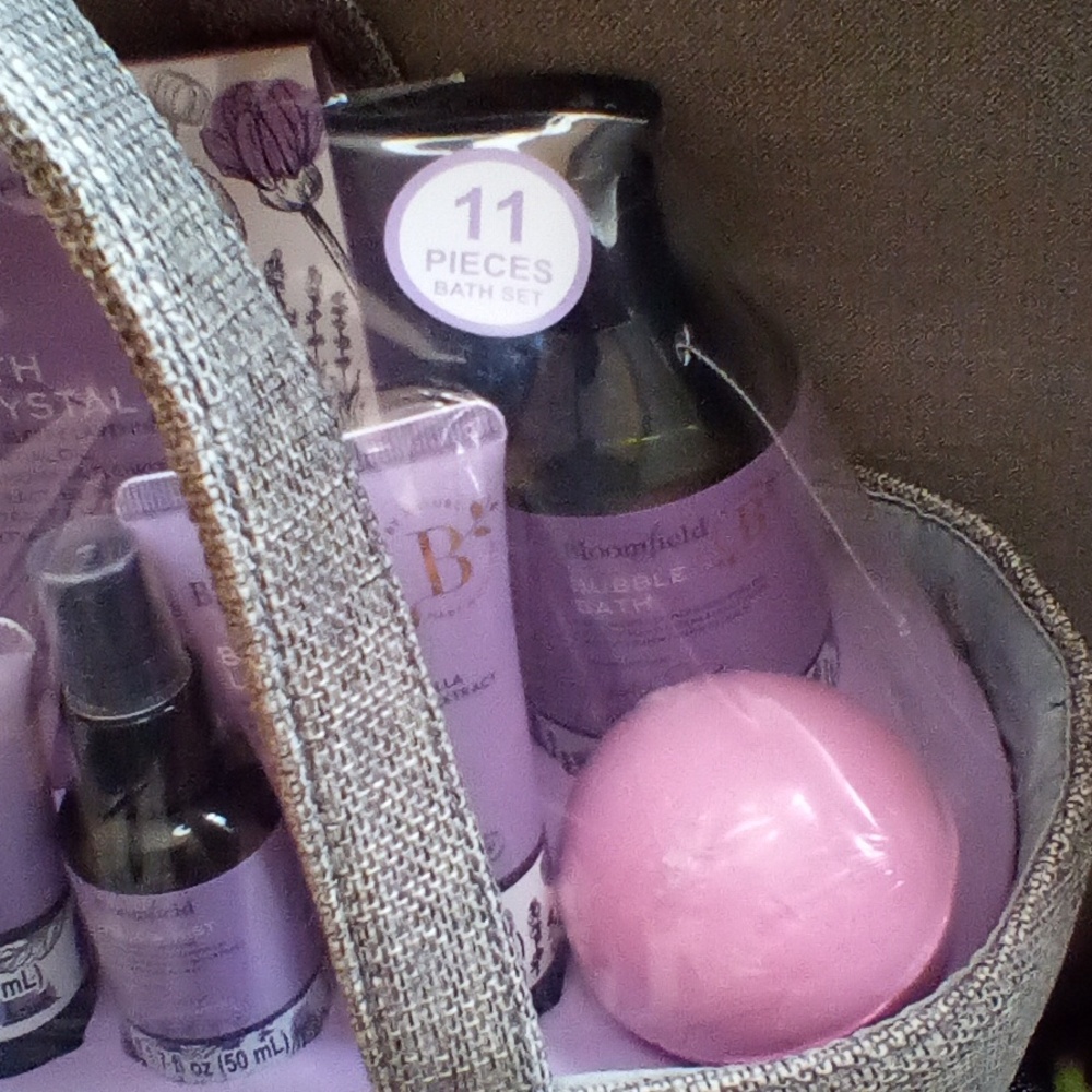 Bloomfield Bath Set - Picture 3 of 9